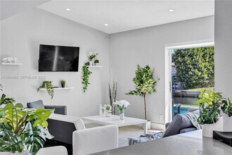 2828 Cleveland St in Hollywood, FL - Building Photo - Building Photo