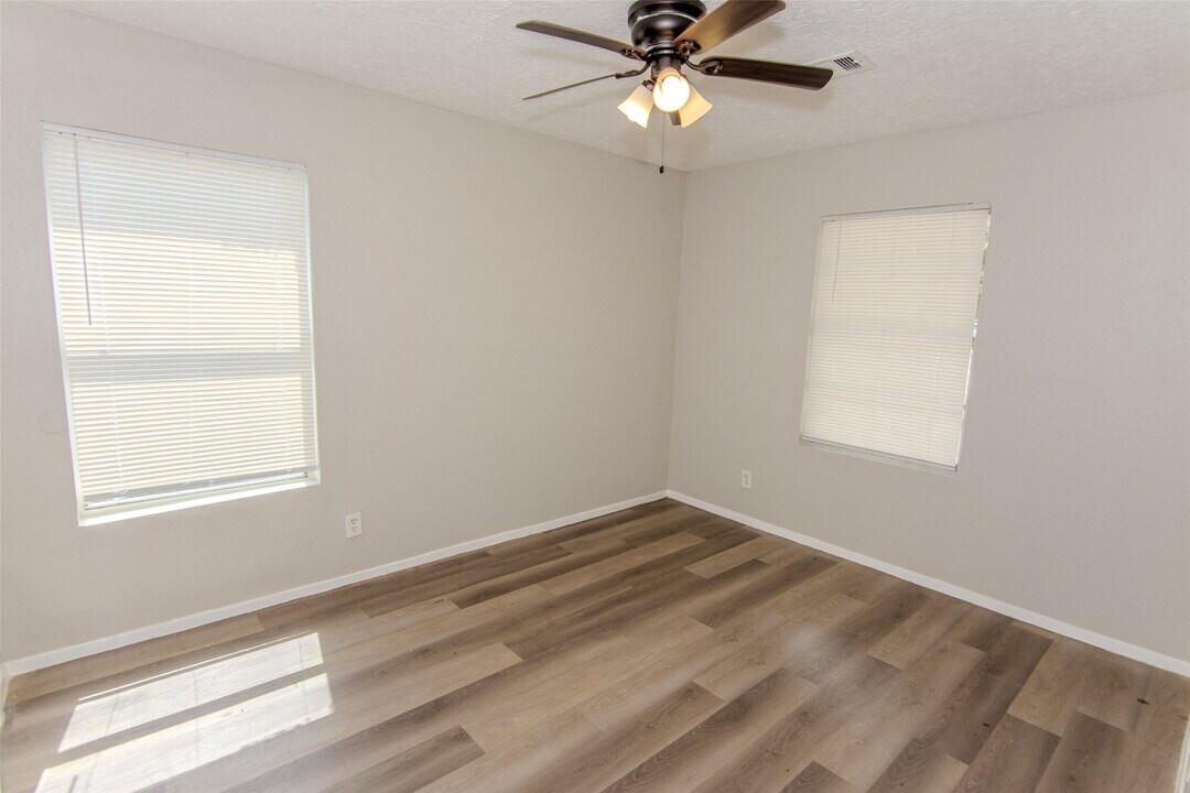 1307 Pecan Dr in Pasadena, TX - Building Photo