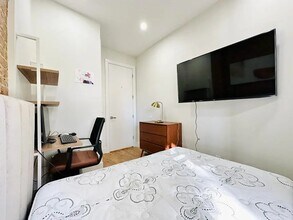 Furnished room/NOT APARTMENT in Brooklyn, NY - Foto de edificio - Building Photo