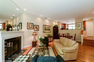 2910 N Commonwealth Ave in Chicago, IL - Building Photo - Building Photo