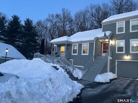 203 Oakland St in Manchester, CT - Building Photo