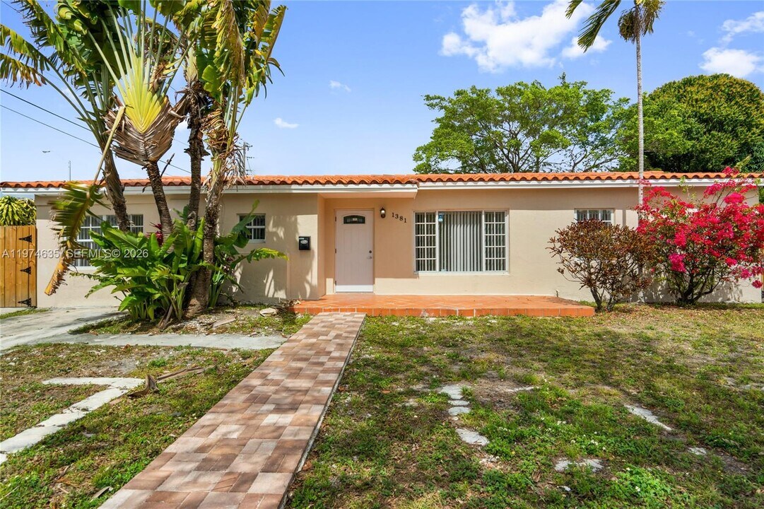 1381 W 63rd St in Hialeah, FL - Building Photo