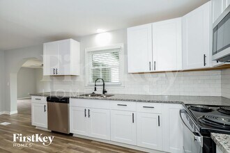 2816 Scarlet Cir in Charlotte, NC - Foto de edificio - Building Photo