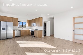 3248 Clairemont Dr in San Diego, CA - Building Photo - Building Photo