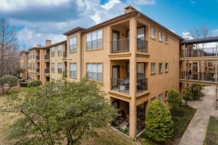 Trails of White Rock in Dallas, TX - Building Photo