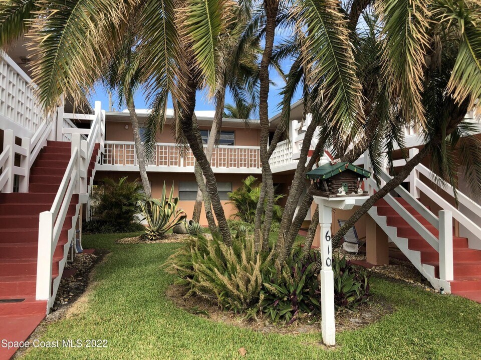 610 Jefferson Ave in Cape Canaveral, FL - Foto de edificio