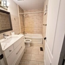 104 Armitage Dr in Newmarket, ON - Building Photo - Building Photo