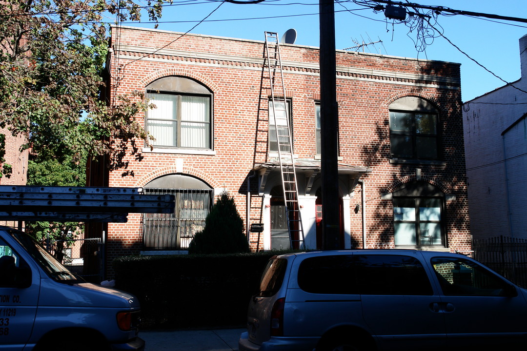 13257-13259 Maple Ave in Flushing, NY - Building Photo
