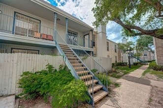 6606 De Moss Dr in Houston, TX - Building Photo - Building Photo