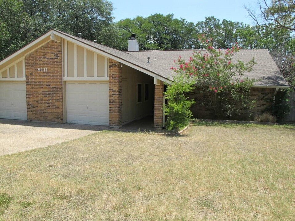 8111 Ceberry Dr in Austin, TX - Building Photo
