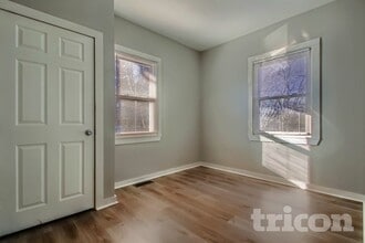 908 Bryan St, Unit E-1310 in Nashville, TN - Foto de edificio - Building Photo