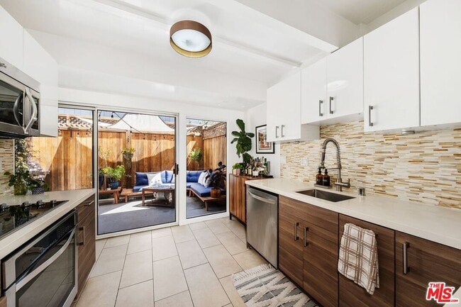 property at 4040 Grand View Blvd