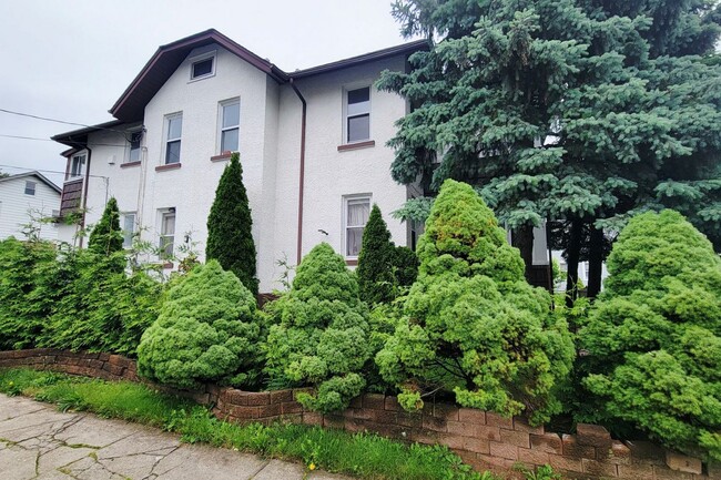 property at 86 E Fort Lee Rd