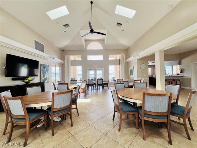 property at 3250 W Crown Pointe Blvd