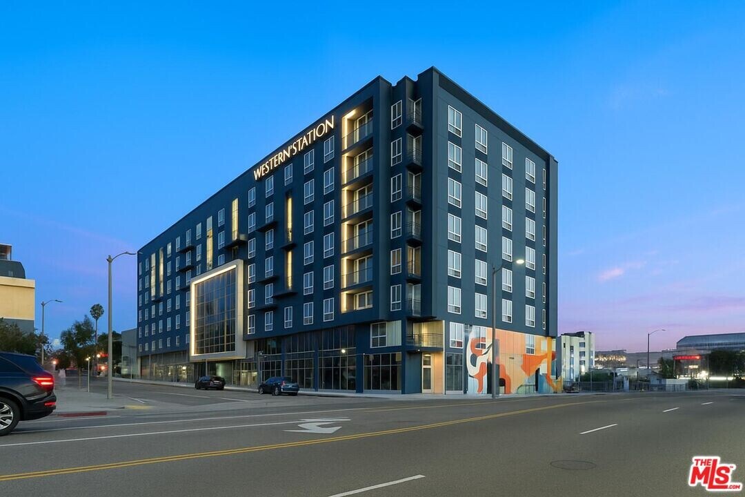 800 Western Ave in Los Angeles, CA - Building Photo