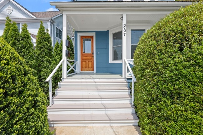 287 Bruce Park Ave in Greenwich, CT - Building Photo - Building Photo
