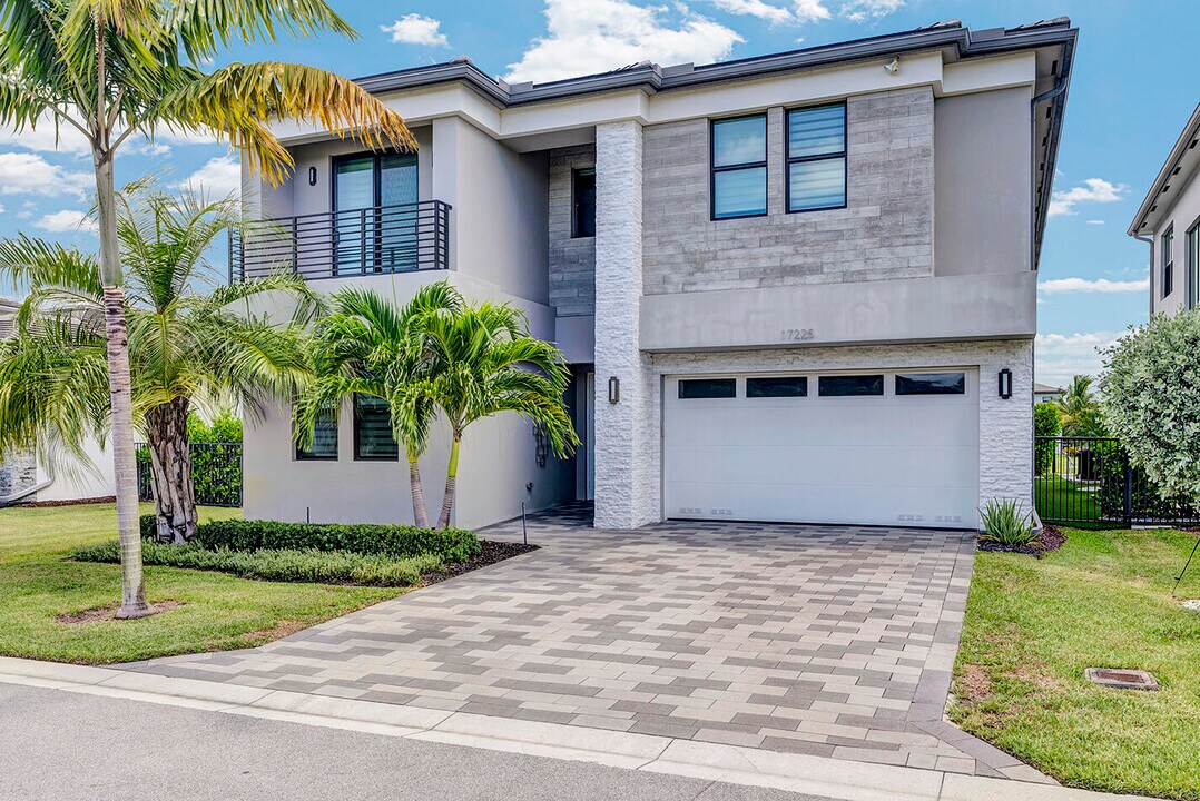 17225 Windy Pointe Ln in Boca Raton, FL - Building Photo