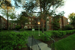 Canterbury Court Apartments in Buffalo, NY - Building Photo