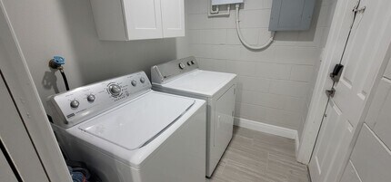 694 Douglas Ave in Altamonte Springs, FL - Foto de edificio - Building Photo