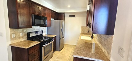 2349 S Bentley Ave in Los Angeles, CA - Building Photo - Building Photo