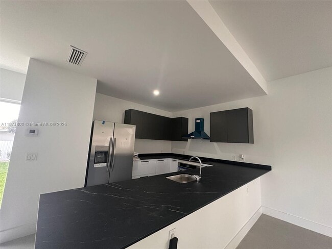 538 NW 17th Ave in Fort Lauderdale, FL - Building Photo - Building Photo