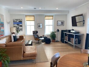 163 Leyden St, Unit 2 in Boston, MA - Foto de edificio - Building Photo