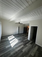 324 Leatrice Ln in Anaheim, CA - Foto de edificio - Building Photo