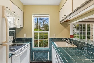 8540 SW Curry Dr in Wilsonville, OR - Building Photo - Building Photo