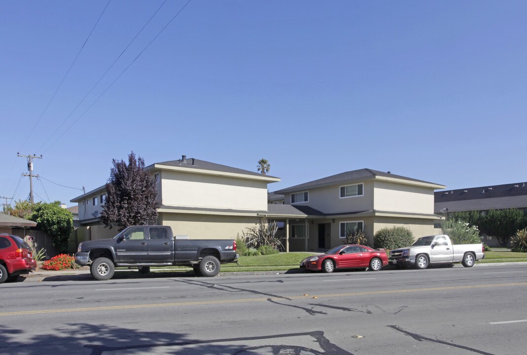 1000 W Alisal St in Salinas, CA - Building Photo