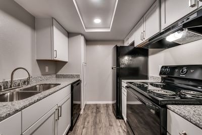 London Square Apartments in Dallas, TX - Building Photo - Building Photo
