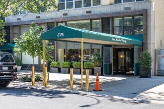 520 E 72nd St in New York, NY - Foto de edificio - Building Photo