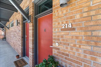 2205 N Lamar Blvd in Austin, TX - Building Photo - Building Photo