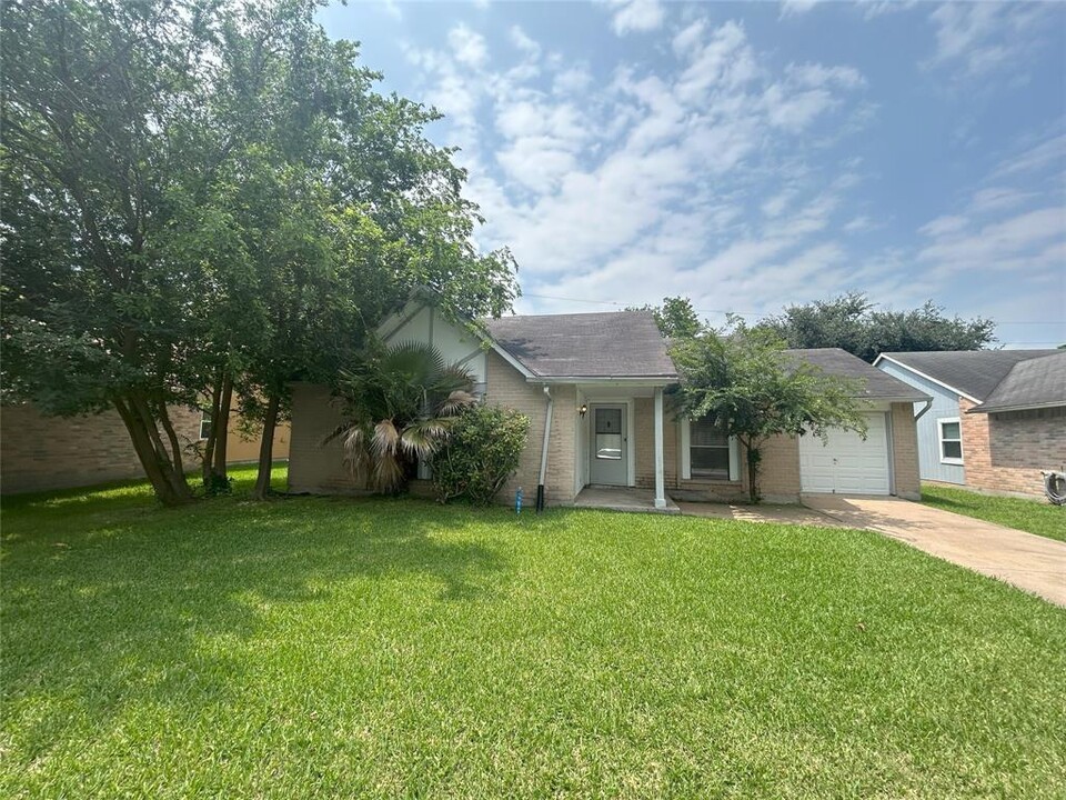 711 Stonewall Dr in Richmond, TX - Building Photo