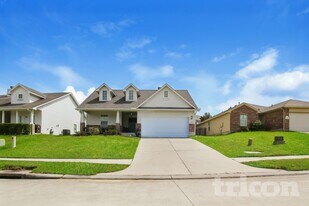 2002 Briar Grove Dr in Conroe, TX - Building Photo