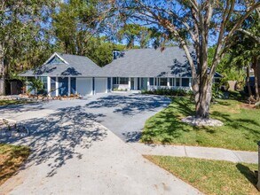 4202 Deepwater Ln in Tampa, FL - Building Photo - Building Photo