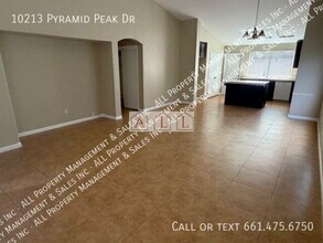 10213 Pyramid Peak Dr in Bakersfield, CA - Building Photo - Building Photo