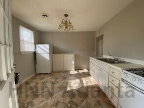 3323 Midway Rd-Unit -2 in Decatur, GA - Foto de edificio - Building Photo
