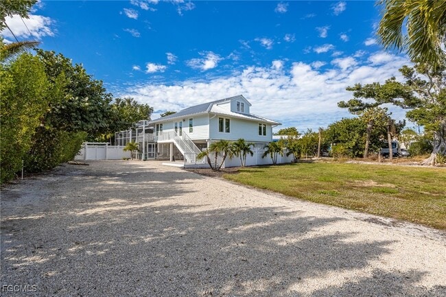 424 Lagoon Dr in Sanibel, FL - Building Photo - Building Photo
