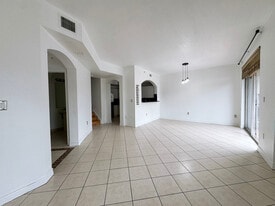 8886 W Flagler St in Miami, FL - Building Photo
