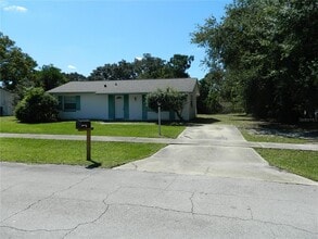 2412 Greenwood St in Deltona, FL - Building Photo - Building Photo