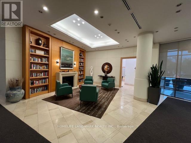 509 Beecroft Rd in Toronto, ON - Building Photo