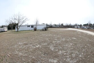 7025 Ottis Ln in Parkton, NC - Building Photo - Building Photo