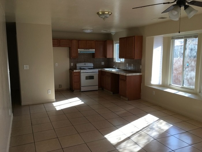 1819 Pacific St-Unit -B in Bakersfield, CA - Building Photo