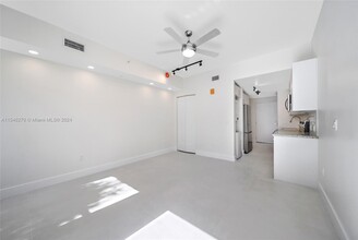 1536 NW 15th Ave, Unit 103 in Miami, FL - Foto de edificio - Building Photo