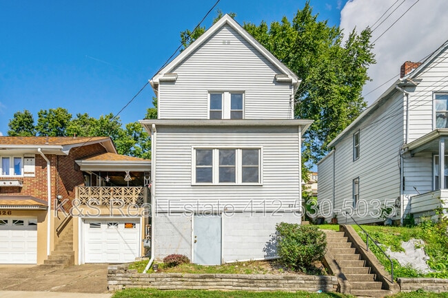 824 Florence Ave in East Mckeesport, PA - Building Photo - Building Photo