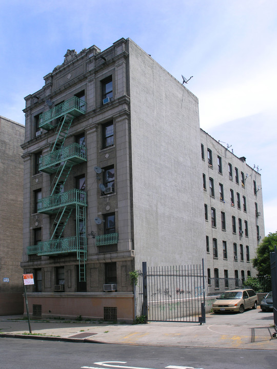 2226 Loring Pl N in Bronx, NY - Foto de edificio