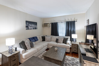 Farmington Line Apartments in New Britain, CT - Building Photo - Interior Photo