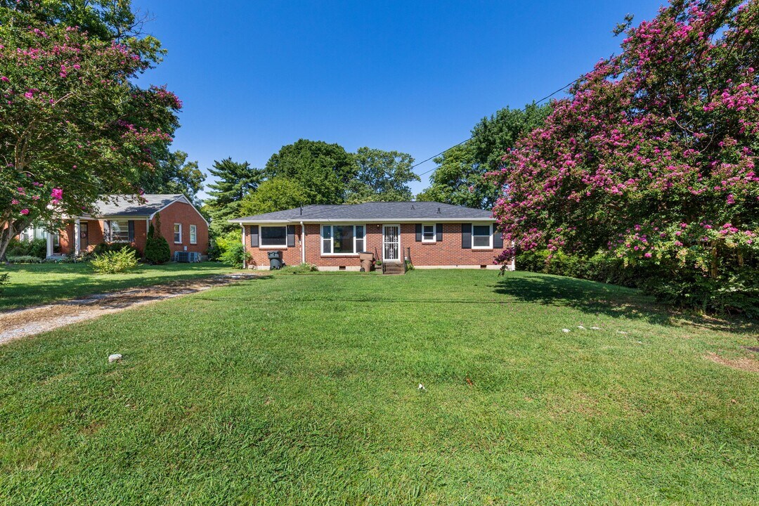 5003 Hasty Dr in Nashville, TN - Building Photo