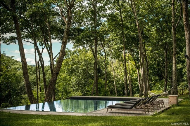 55 Nordic Dr in Woodstock, NY - Building Photo - Building Photo