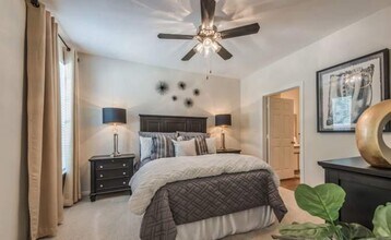 10500 Fountain Lake Dr in Stafford, TX - Building Photo - Building Photo